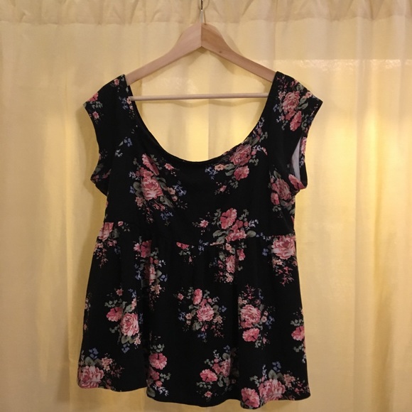 Black floral top - Picture 1 of 1